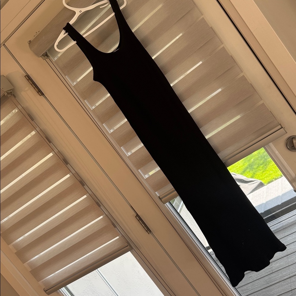 Black Sleeveless Maxi Dress
